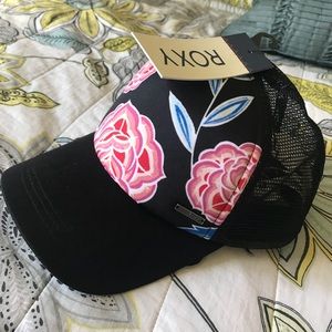 NWT Floral Roxy Snap-Back ball cap